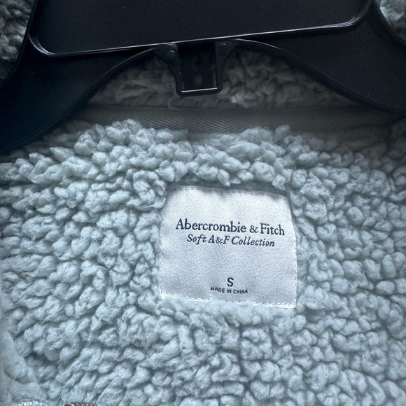 Abercrombie & Fitch Soft Sherpa 1/4 zip - Picture 2 of 3